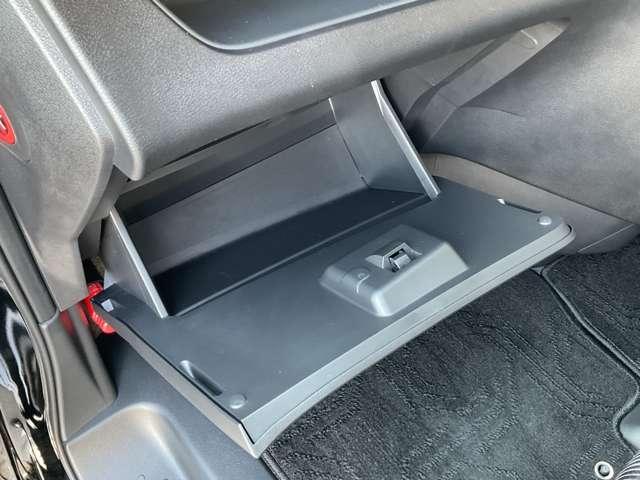 セレナ 2.0 ハイウェイスター V メモリーナビ/プロパイロット/ETC/両側オートスライドドア/LEDヘッドライト/フルセグTV/純正アルミホイール/エマージェンシーブレーキ/踏み間違い防止装置/横滑り防止装置/ハイビームアシスト(27枚目)