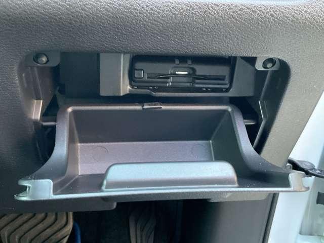 セレナ 1.2 e-POWER ハイウェイスターV プロパイロット エマージェンシーブレーキ/踏み間違え防止/車線逸脱警報/横滑り防止装置/フロント・リヤドライブレコーダー/メモリーナビ/アラウンドビューモニター/ETC2.0/LEDヘッドライト/スマートルームミラー(20枚目)