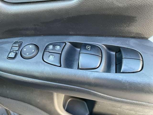 セレナ １．２　ｅ－ＰＯＷＥＲ　ハイウェイスター　Ｖ　エマジェンシーブレーキ／踏み間違い防止／車線逸脱警報／横滑り防止装置／メモリーナビ／アラウンドビューモニター／ＬＥＤヘッドライト／ＥＴＣ／前後ドライブレコーダー／ハンズフリー両側オートスライドドア（29枚目）