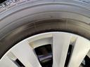 タイヤサイズは195/80R15で103・101L前後のタイヤの加重が異なります。
