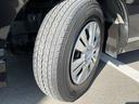 タイヤサイズは195/80R15で103・101L前後のタイヤの加重が異なります。