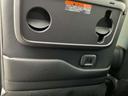 助手席シートの背もたれ部に収納ポケット&USB充電ポートがございます。