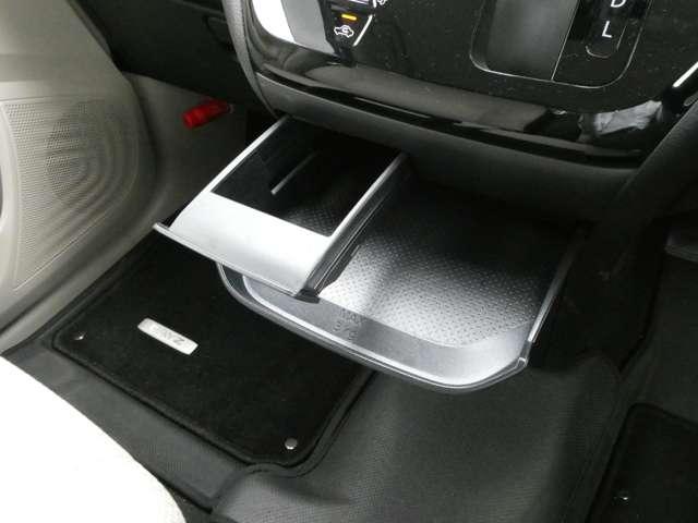 デイズ ６６０　Ｘ　ハイビームアシスト・踏み間違い防止アシス　踏み間違え防止　スマートキー　バックカメラ　ＥＴＣ　レーンキープ　アイドリングストップ　ドライブレコーダー　キーレス　フルオートエアコン　ナビＴＶ　ＷＡＢ　運転席エアバック　メモリーナビゲーション（6枚目）