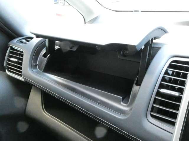 セレナ 2.0 ハイウェイスター Vセレクション ハンズフリー両側オートスライドドア 全周カメラ I-STOP サイドカメラ 両側ASD Aクルーズ ワンオ-ナ-車 車線逸脱 LEDヘッドライト バックカメラ パーキングアシスト ETC 寒冷地仕様 TVナビ キーレス オートエアコン(9枚目)