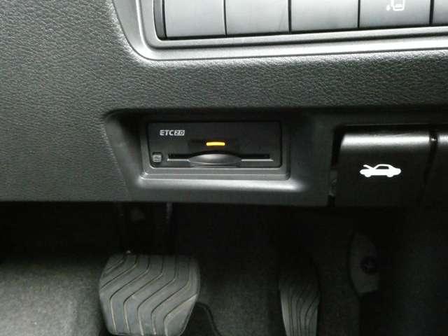 セレナ 1.4 e-POWER ハイウェイスターV プロパイロット 自動(被害軽減)ブレーキ 展示試乗車UP LDP 追従クルーズ LEDランプ バックモニター アルミホイール ドライブレコーダ ETC スマートキー オートエアコン サイドカーテンエアバック ナビTV(9枚目)