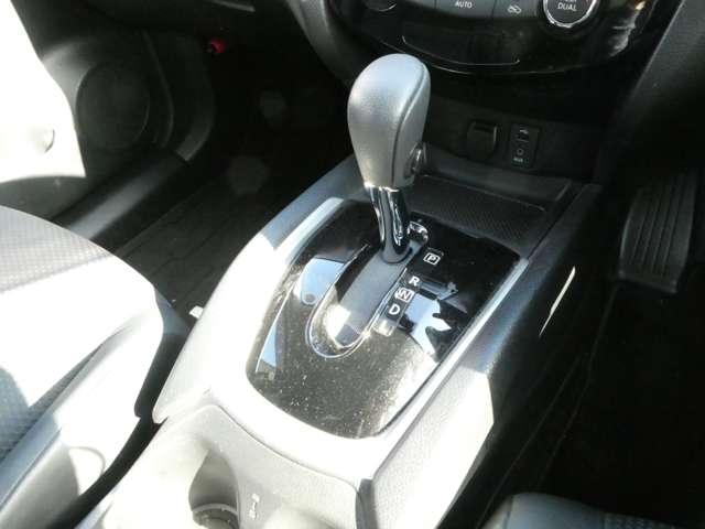 エクストレイル ２０Ｘｔｔ　エマージェンシーブレーキパッケージ　４ＷＤ　エマージェンシーＢ　アイストップ　切替式４ＷＤ　ナビＴＶ　スマートキー　ＬＥＤ　バックカメラ　キーフリー　メモリーナビ　エアバッグ　オートエアコン　アルミホイール　クルコン　ＥＴＣ　パークアシスト（6枚目）