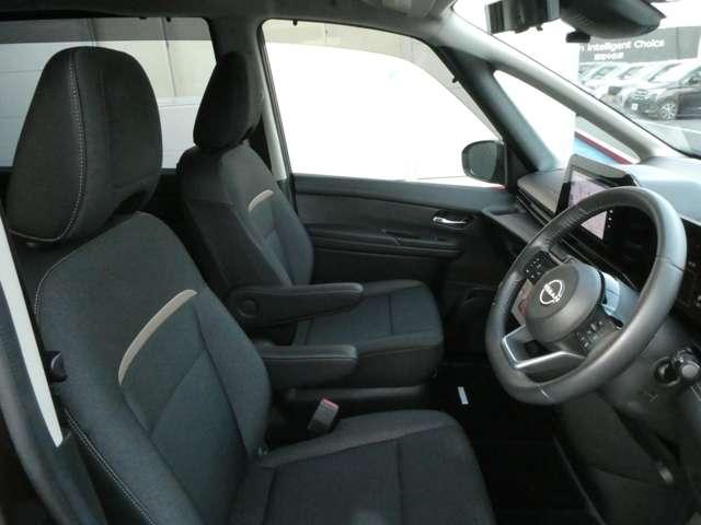 セレナ ２．０　ハイウェイスターＶ　プロパイロット・ハイビームアシスト・スマ　Ｗ電動スライド　レーダークルコン　レーンアシスト　ＬＥＤランプ　ＥＴＣ装備　カーテンエアバッグ　アルミホイール　キーフリー　メモリ－ナビ　ナビＴＶ　エアコン　ドラレコ　ワンセグＴＶ　バックカメラ（12枚目）