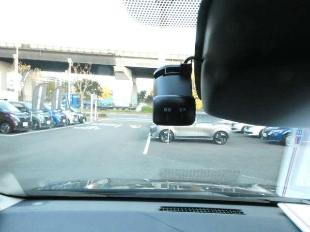 セレナ ２．０　ハイウェイスターＶ　プロパイロット・ハイビームアシスト・スマ　Ｗ電動スライド　レーダークルコン　レーンアシスト　ＬＥＤランプ　ＥＴＣ装備　カーテンエアバッグ　アルミホイール　キーフリー　メモリ－ナビ　ナビＴＶ　エアコン　ドラレコ　ワンセグＴＶ　バックカメラ（16枚目）