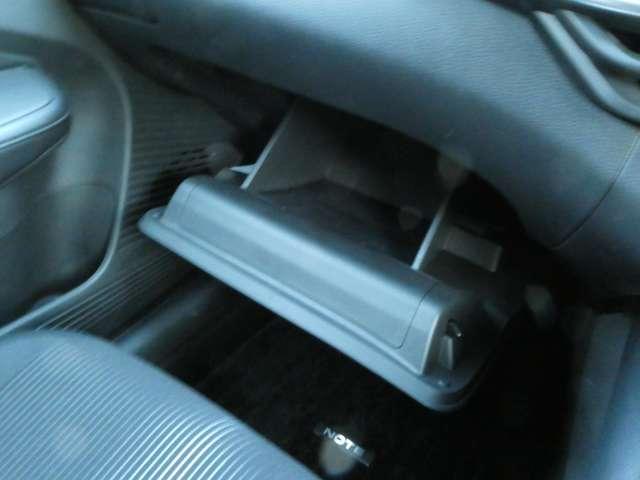 ノート １．２　Ｘ　ハイビームアシスト・スマートルームミラー　リアカメラ　衝突被害軽減ブレ－キ　全方位カメラ　ＥＴＣ付　ＬＥＤヘッドライト　レーンアシスト　インテリジェントキー　ワンオーナー　ドラレコ　アイドリングストップ　盗難防止システム　ワンセグＴＶ　ＡＢＳ（9枚目）