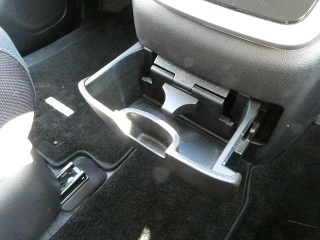 �O�Ȓ����ɂ͈����o�����̃h�����N�z���_�[��������Ă��܂��B