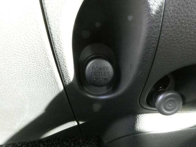 �d�q�@��̗��p���ł���d���\�P�b�g��������Ă��܂��B