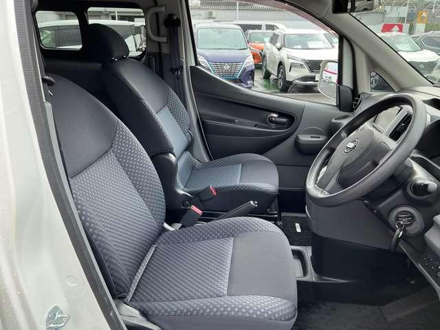 ＮＶ２００バネットワゴン １．６　１６Ｘ－２Ｒ　２列シート車　禁煙車　Ｗエアバッグ　１オーナー　インテリキー　キーレスキー　前席パワーウインドウ　イモビライザー　パワステ　メモリナビ　ワンセグＴＶ　運転席エアバッグ　ＥＴＣ車載器　ナビ＆ＴＶ　ＡＢＳ　エアコン（15枚目）