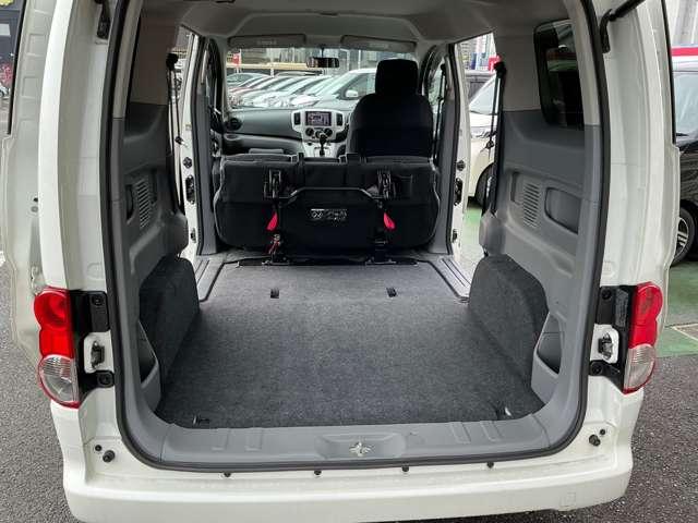 ＮＶ２００バネットワゴン １．６　１６Ｘ－２Ｒ　２列シート車　禁煙車　Ｗエアバッグ　１オーナー　インテリキー　キーレスキー　前席パワーウインドウ　イモビライザー　パワステ　メモリナビ　ワンセグＴＶ　運転席エアバッグ　ＥＴＣ車載器　ナビ＆ＴＶ　ＡＢＳ　エアコン（20枚目）