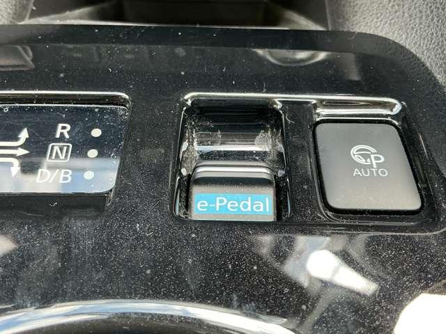 リーフ G プロパイロット アラウンドビュー アダプティブクルコン LEDヘッドライト パーキングサポート 禁煙車 ワンオーナー ETC スマートキー ドライブレコーダー バックカメラ サイドカメラ 盗難防止 アルミホイール フルオートエアコン(9枚目)