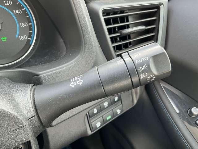 リーフ G プロパイロット アラウンドビュー アダプティブクルコン LEDヘッドライト パーキングサポート 禁煙車 ワンオーナー ETC スマートキー ドライブレコーダー バックカメラ サイドカメラ 盗難防止 アルミホイール フルオートエアコン(15枚目)