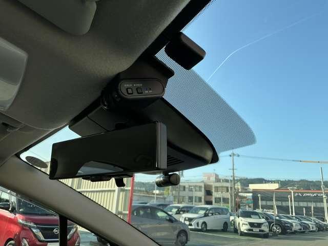 ノート 1.2 X 純正メモリーナビ アラウンドビュー リアカメラ 衝突被害軽減ブレ-キ 全方位カメラ ETC付 禁煙車 LEDヘッドライト レーンアシスト インテリジェントキー ワンオーナー ドラレコ アイドリングストップ 盗難防止システム ワンセグTV(14枚目)