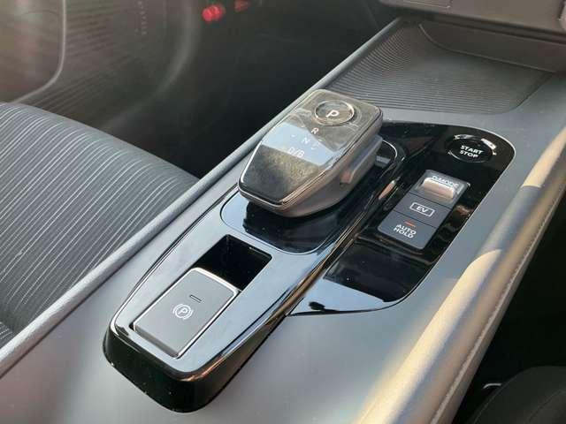 ノート 1.2 X 純正ナビ バックカメラ リアカメラ 衝突被害軽減ブレ-キ ETC付 禁煙車 LEDヘッドライト レーンアシスト インテリジェントキー ワンオーナー ドラレコ アイドリングストップ 盗難防止システム ワンセグTV TVナビ(9枚目)