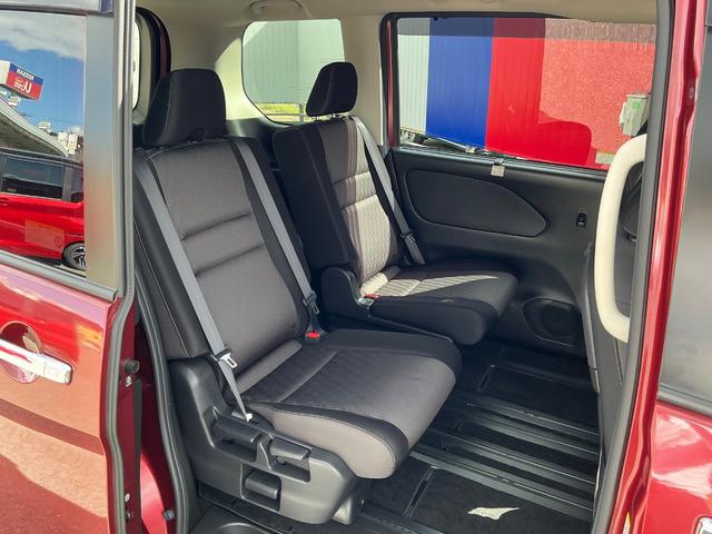 セレナ ハイウェイスター　Ｖ　ガソリンエンジン車　プロパイロット　サイドエアバッグ　アラウンドビュ－　１オナ　アルミ　衝突被害軽減　ＬＤＰ　エアバッグ　両側オートスライドドア　ＬＥＤライト　インテリジェントキー　禁煙　サイドカメラ　メモリーナビ　アイドリングストップ（22枚目）