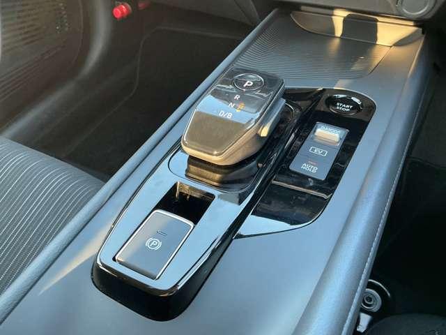 ノート １．２　Ｘ　日産オリジナルナ９インチビゲーション　リアカメラ　衝突被害軽減ブレ－キ　ＥＴＣ付　禁煙車　ＬＥＤヘッドライト　レーンアシスト　インテリジェントキー　ワンオーナー　ドラレコ　盗難防止システム　ワンセグＴＶ　ＴＶナビ　サイドカーテンエアバック（10枚目）