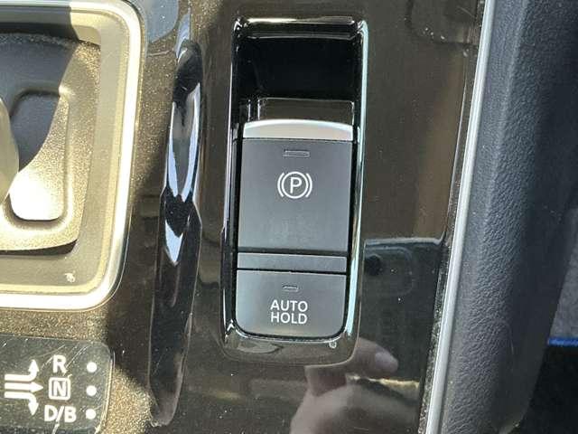 急な坂道等で重宝するオートホールド機能。