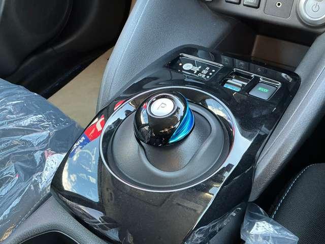 リーフ Ｘ　Ｖセレクション　プロパイロット　アラウンドビュー　レーダークルコン　３６０°カメラ　踏み間違い防止装置　ＬＥＤランプ　セキュリティ　ドライブレコーダー　禁煙　１オーナー　ＥＴＣ　インテリキー　レーンキープアシスト　サイドエアバッグ　パワーウィンドウ（7枚目）