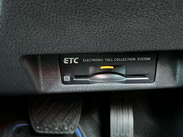 リーフ Ｘ　Ｖセレクション　プロパイロット　アラウンドビュー　レーダークルコン　３６０°カメラ　踏み間違い防止装置　ＬＥＤランプ　セキュリティ　ドライブレコーダー　禁煙　１オーナー　ＥＴＣ　インテリキー　レーンキープアシスト　サイドエアバッグ　パワーウィンドウ（16枚目）