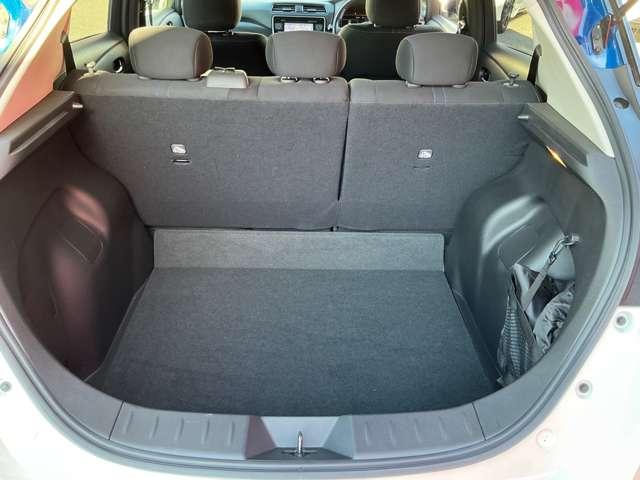 リーフ Ｘ　Ｖセレクション　プロパイロット　アラウンドビュー　レーダークルコン　３６０°カメラ　踏み間違い防止装置　ＬＥＤランプ　セキュリティ　ドライブレコーダー　禁煙　１オーナー　ＥＴＣ　インテリキー　レーンキープアシスト　サイドエアバッグ　パワーウィンドウ（20枚目）