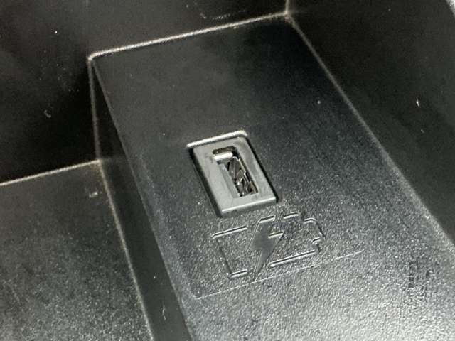 セレナ １．２　ｅ－ＰＯＷＥＲ　ハイウェイスターＶ　後席モニター　３６０°カメラ　エマジェンシーブレーキ　１オナ　スマキー　バックカメラ　禁煙　ＬＥＤ　レーンアシスト　ＥＴＣ　ドラレコ　Ａストップ　イモビ　サイドカーテンエアバック　フルオートエアコン　アルミホイール（15枚目）