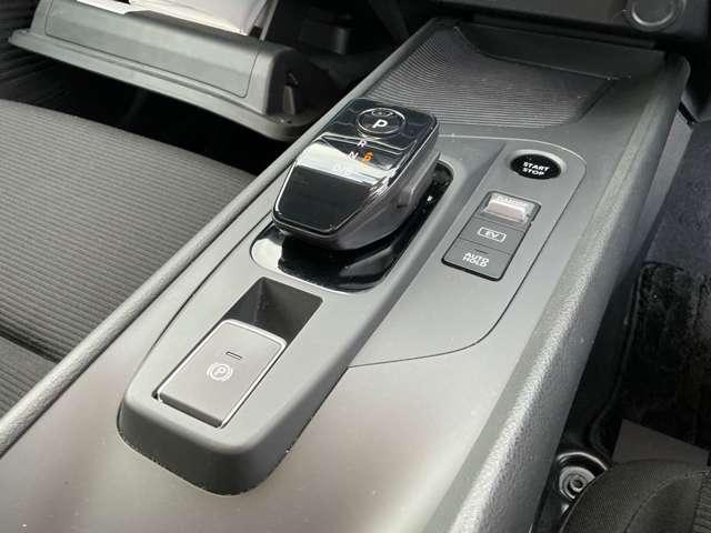 ノート １．２　Ｓ　アラウンドビュー　９インチメモリーナビ　軽減ブレーキ　３６０°カメラ　ワンオーナー　禁煙　ＬＤＷ　バックカメラ　サイドカメラ　インテリキー　イモビライザー　ＬＥＤヘッド　メモリーナビ　ドライブレコーダー　ナビＴＶ付き　ワンセグＴＶ付き（13枚目）