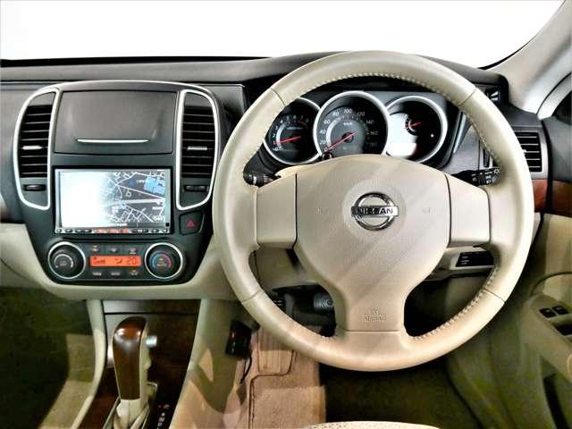 ブルーバードシルフィ ２．０　２０Ｍ　ＨＤＤナビ　ワンセグ　Ｂカメラ　１オーナー　ナビＴＶ　ワンセグ　ワンオーナー車　ＨＤＤナビ　インテリジェントキー　パワステ　Ｂカメラ　イモビライザー　ＥＴＣ　オートエアコン　パワーウィンドウ　ＡＢＳ　キーレスキー　助手席エアバッグ（3枚目）