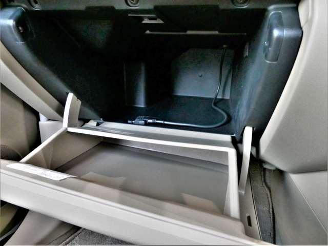 ブルーバードシルフィ ２．０　２０Ｍ　ＨＤＤナビ　ワンセグ　Ｂカメラ　１オーナー　ナビＴＶ　ワンセグ　ワンオーナー車　ＨＤＤナビ　インテリジェントキー　パワステ　Ｂカメラ　イモビライザー　ＥＴＣ　オートエアコン　パワーウィンドウ　ＡＢＳ　キーレスキー　助手席エアバッグ（17枚目）