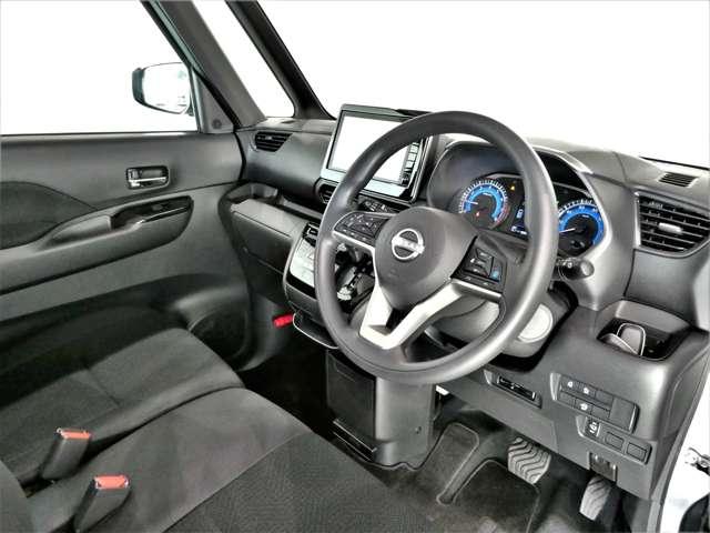 ルークス ＨＳーＸ　プロパイロット　エディション　アラウンド展示試乗車　左右パワースライドドア　アイドリング　イモビ　パノラマモニター　助手席エアバッグ　衝突軽減ブレーキ　ＰＷ　ナビ＆ＴＶ　１セグ　ＬＥＤヘッドライト　ＬＤＷ　スマートキー　ＥＴＣ　ワンオーナー車　ＰＳ（5枚目）