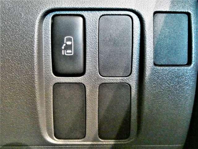 タント ６６０　カスタム　Ｘ　リミテッド　メモリーナビ　ワンセグＴＶ　スマートキー付　助手席側電動スライドドア　盗難警報装置　キーレス付き　ＥＴＣ付き　ＴＶナビ　ＷエアＢ　アルミ　ＰＷ　ＡＣ　ＰＳ　運転席エアバッグ　ワンセグ　メモリーナビ　ＡＢＳ（17枚目）