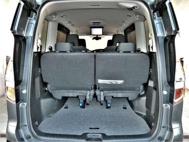 セレナ ｅ－ＰＯＷＥＲ　ハイウェイスターＶ　大画面ナビ　後席モニター　エマジェンシーブレーキ　１オナ　スマキー　バックカメラ　ＬＥＤ　レーンアシスト　ＥＴＣ　ドラレコ　Ａストップ　イモビ　フルオートエアコン　アルミホイール　エアバック　メモリーナビ　キーフリー　ナビＴＶ（13枚目）