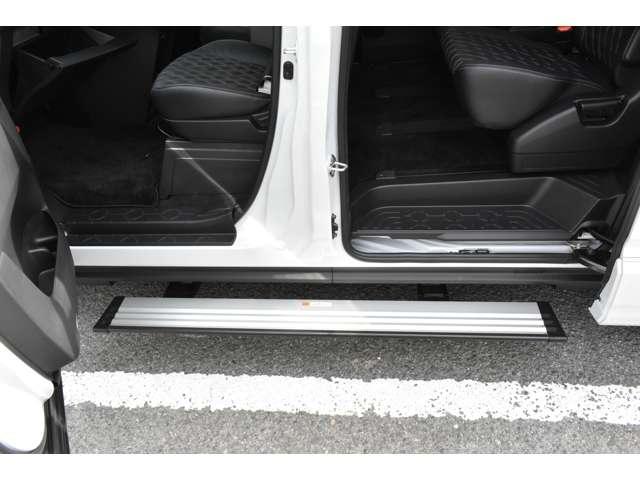 デリカD:5 ブラックエディション 電動サイドステップ ナビ シートヒーター オートクルーズコントロール 両側自動スライドドア パワーバックゲート LEDヘッドランプ 4WD 電動シート スマートキー 全方位カメラ シートヒーター(12枚目)