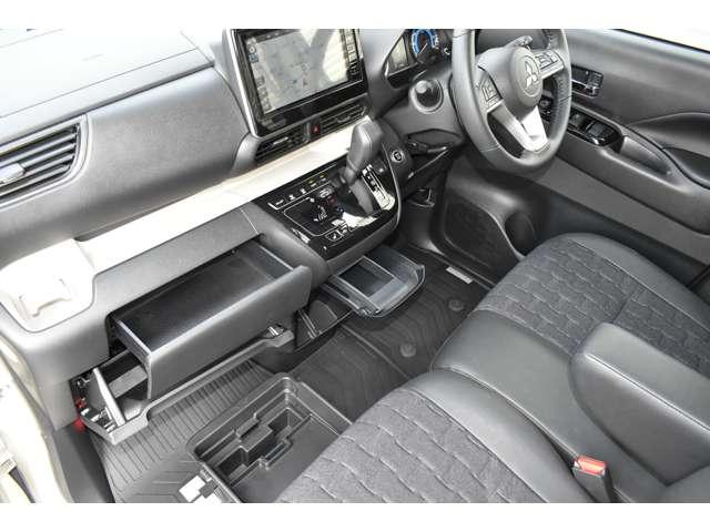 デリカミニ Ｔ　プレミアム　ナビ　両側電動スライドドア　ＭＩ‐ＰＩＬＯＴ　ＥＴＣ車載器　フルセグＴＶ　ＬＥＤランプ　クルコン　キーレスエントリー　ＡＢＳ　エアバッグ　パワステ　ベンチシート　オートエアコン　ターボ車　バックカメラ（13枚目）