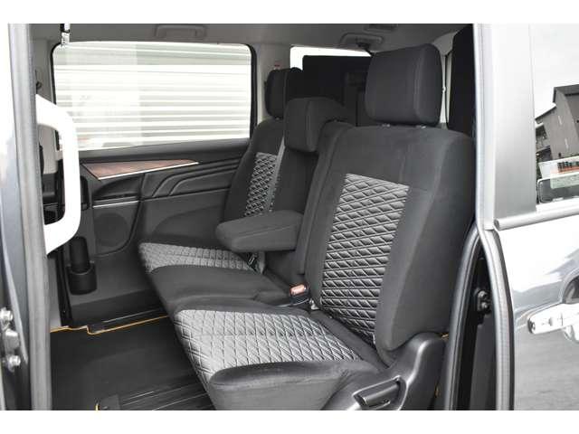 デリカD:5 P ナビ 両側電動スライドドア 後席モニター Bモニター 地デジ LEDヘッドランプ DVD再生 ナビTV シートヒーター ETC 4WD 電動シ-ト 寒冷地仕様 メモリナビ ABS 3列 オートエアコン(15枚目)