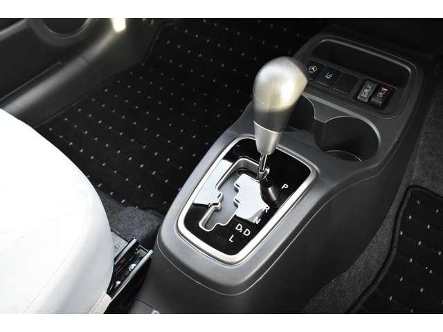 ミラージュ Ｍ　ナビ　シートヒーター　ＥＴＣ　バックカメラ　横滑り防止　フルセグテレビ　ＤＶＤ再生　ＥＴＣ　ＡＢＳ　アイドリングストップ　盗難防止装置　エアコン　アルミホイール　パワーウインドウ　助手席エアバッグ（13枚目）