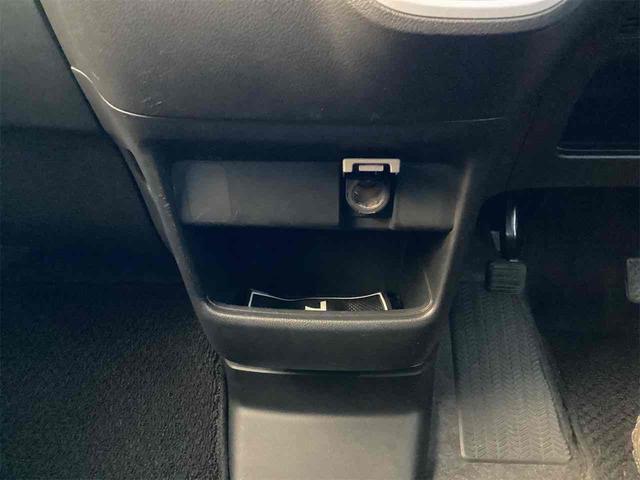 Ｎ－ＢＯＸカスタム Ｇ　ＳＳパッケージ　ＥＴＣ　バックカメラ　両側電動スライドドア　ナビ　ＴＶ　衝突被害軽減システム　オートライト　スマートキー　アイドリングストップ　電動格納ミラー　ベンチシート　ＣＶＴ　ＥＳＣ　ＣＤ　ＵＳＢ（12枚目）