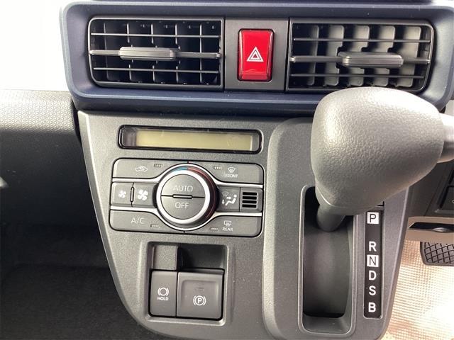 タント Ｘ　バックカメラ　両側スライド・片側電動　クリアランスソナー　衝突被害軽減システム　オートライト　ＬＥＤヘッドランプ　スマートキー　アイドリングストップ　電動格納ミラー　シートヒーター　ベンチシート（10枚目）