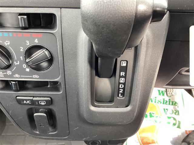 ハイゼットカーゴ スペシャル　ＡＴ　両側スライドドア　アイドリングストップ　ＡＢＳ　マニュアルエアコン　パワーステアリング　運転席エアバッグ　助手席エアバッグ（8枚目）