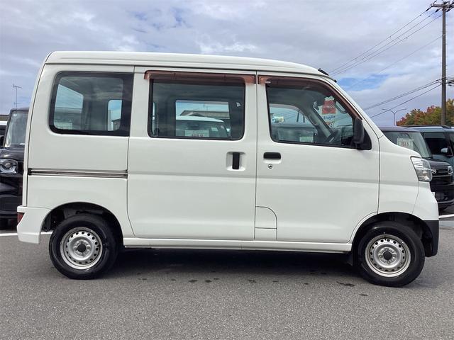 ハイゼットカーゴ スペシャル　ＡＴ　両側スライドドア　アイドリングストップ　ＡＢＳ　マニュアルエアコン　パワーステアリング　運転席エアバッグ　助手席エアバッグ（16枚目）