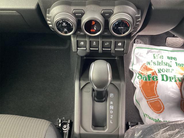 発進時や後退時に必ず操作するレバーです。操作のしやすさが肝になってきます。ぜひ一度体感してください。