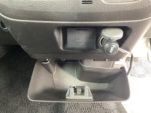 スペーシアカスタムＺ ターボ　ＥＴＣ　全周囲カメラ　両側電動スライドドア　ナビ　ＴＶ　オートクルーズコントロール　レーンアシスト　衝突被害軽減システム　オートライト　スマートキー　アイドリングストップ（30枚目）