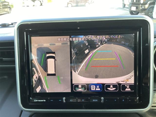 【全方位型モニター】クルマを上空から見下ろしているかのように、直感的に周囲の状況を把握できる全方位型モニター。狭い場所での駐車でも周囲が映像で確認できます。