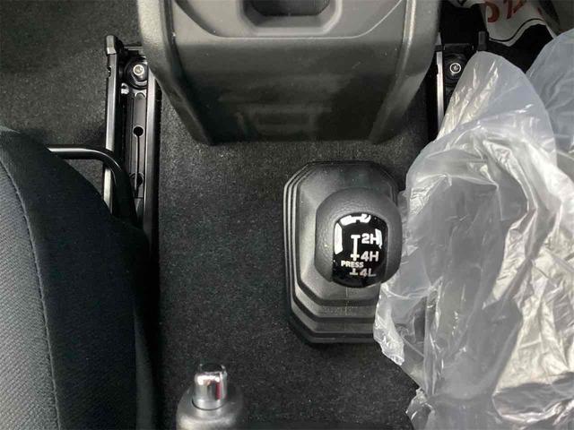 ジムニー ＸＣ　４ＷＤ　クリアランスソナー　オートクルーズコントロール　レーンアシスト　衝突被害軽減システム　オートライト　ヘッドライトウォッシャー　スマートキー　アイドリングストップ　電動格納ミラー　シートヒーター（25枚目）