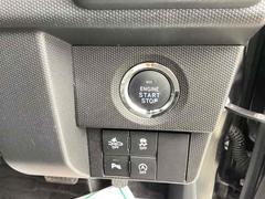 キーを携帯しているだけで、エンジンの始動が可能な装備です。プッシュスタートですのでエンジンの始動もボタンを押すだけです 4