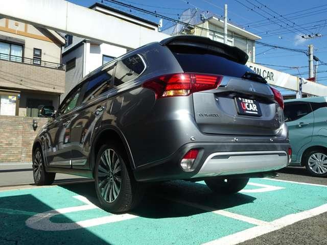 アウトランダー ２４Ｇプラスパッケージ　純正メモリーナビ　　リヤビューカメラ　　ＥＴＣ　ステアリングヒーター　クルーズコントロール　ルーフレール　電動テールゲート　後側方車両検知システム　ドライブレコーダー（12枚目）