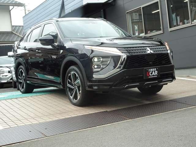 エクリプスクロスＰＨＥＶ Ｐ　パノラマサンルーフ　本革シート　ＭＩ－ＰＩＬＯＴ　スマホ連携ナビ　ＥＴＣ　運転席助手席・後席シートヒーター　マルチアラウンドモニター　純正アルミホイール　ＡＣ１５００Ｗ　後側方車両検知システム（7枚目）