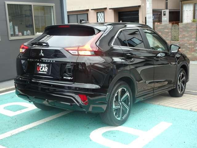 エクリプスクロスＰＨＥＶ Ｐ　パノラマサンルーフ　本革シート　ＭＩ－ＰＩＬＯＴ　スマホ連携ナビ　ＥＴＣ　運転席助手席・後席シートヒーター　マルチアラウンドモニター　純正アルミホイール　ＡＣ１５００Ｗ　後側方車両検知システム（9枚目）